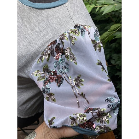 TINY ANTHROPOLOGIE Top Gray Knit Sequin Sheer Floral Short Sleeved T Shirt XS - Picture 5 of 7